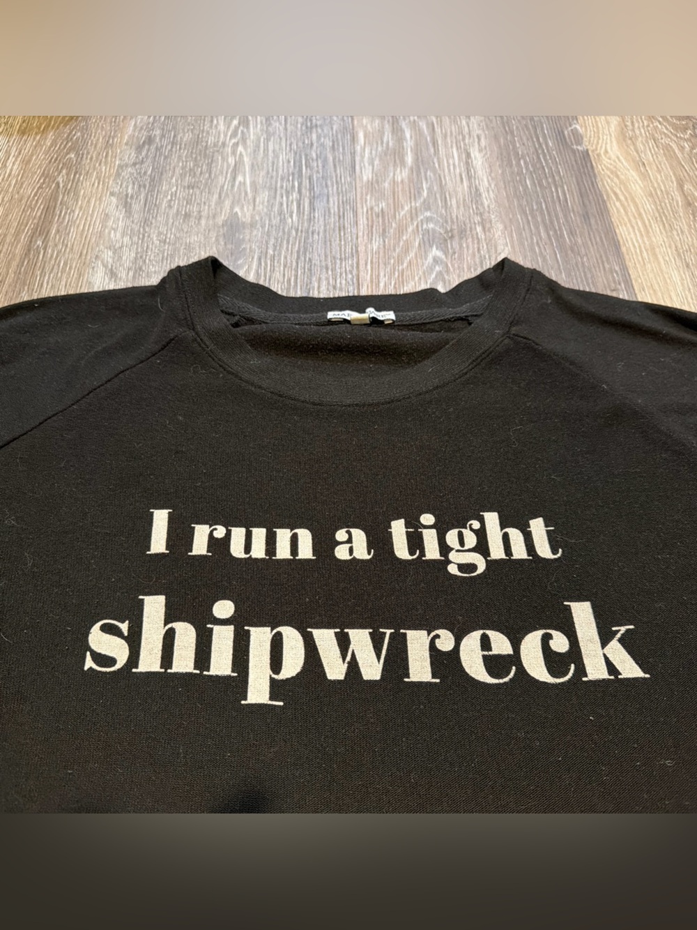 Funny graphic shirt/sweatshirt 'I run a tight shipwreck'